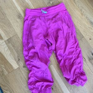 Lululemon (Iviva) Girls Ruched Capris